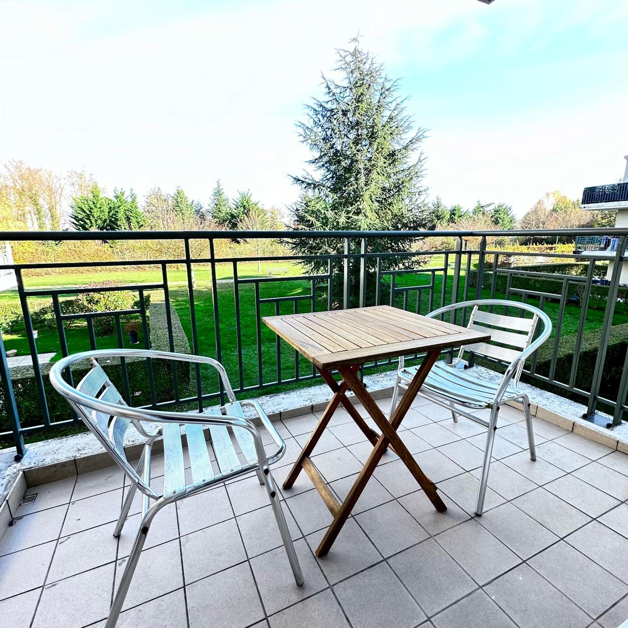 Beautiful Apartment * Parking* Disneyland 10 Min Монтеврен Екстер'єр фото